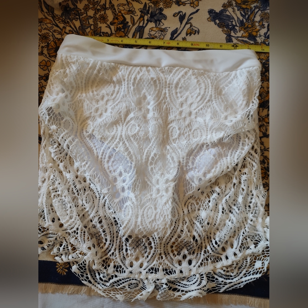 Elegant White Lace Mini Skirt